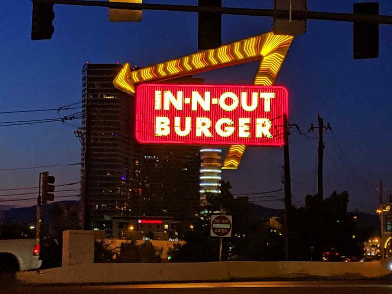 in-and-out-burger-01.jpg