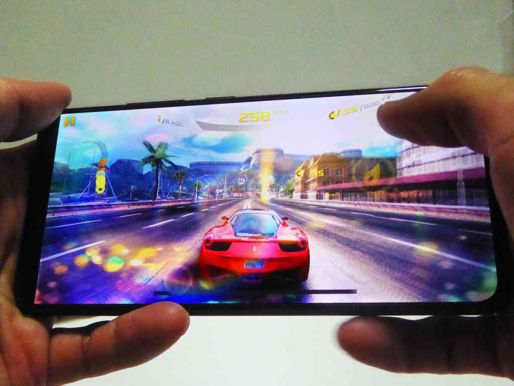 The Vivo V11 performs well in 3D gaming tests, with no real world jitters and slowdown despite not having a high 3D mark score.