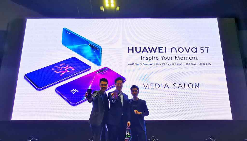 The Nova 5T launch at COMEX 2019 in their E-sports Festival Asia arena