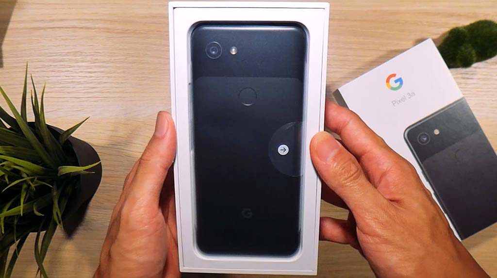 The pixel 3a in the box