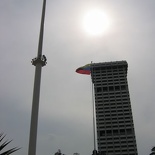 The flagpole is a good distant marker for runners