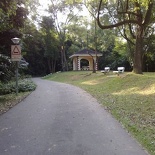 despite it's proximity to Hort park, the place is only frequented only by regulars or people living around the area