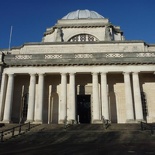 Rawr I am museum I will devour you with my solid pillars!