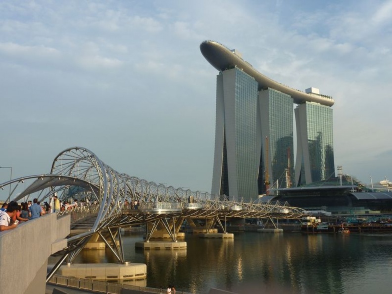 The linking helix bridge walk, lets go!