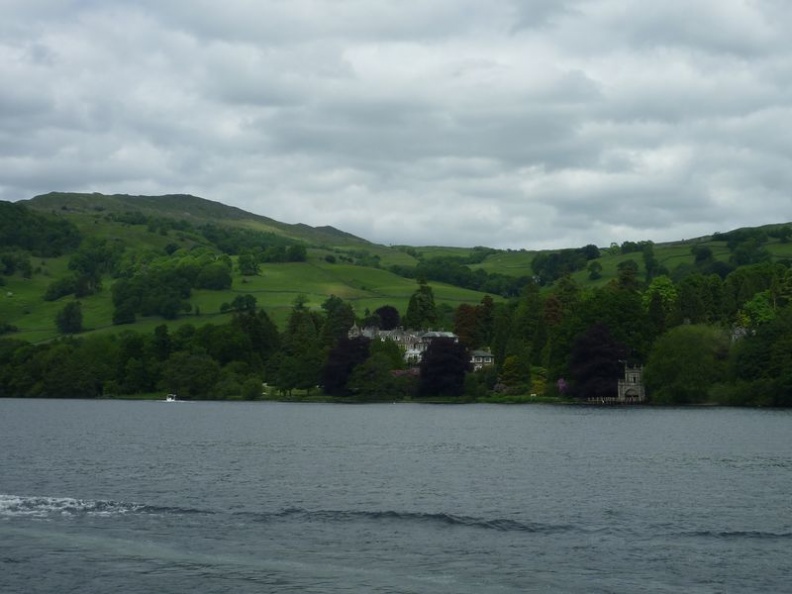 houses along the lake