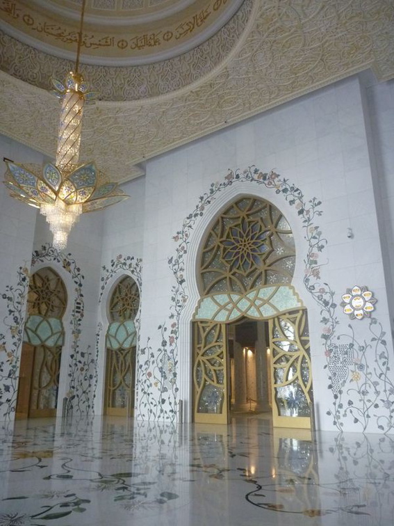 The holding room before the main prayer room