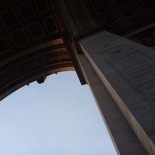 It stands in the centre of the Place Charles de Gaulle