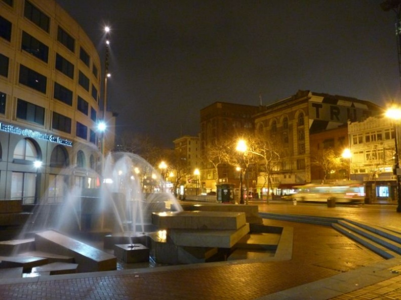 UN plaza and fountains