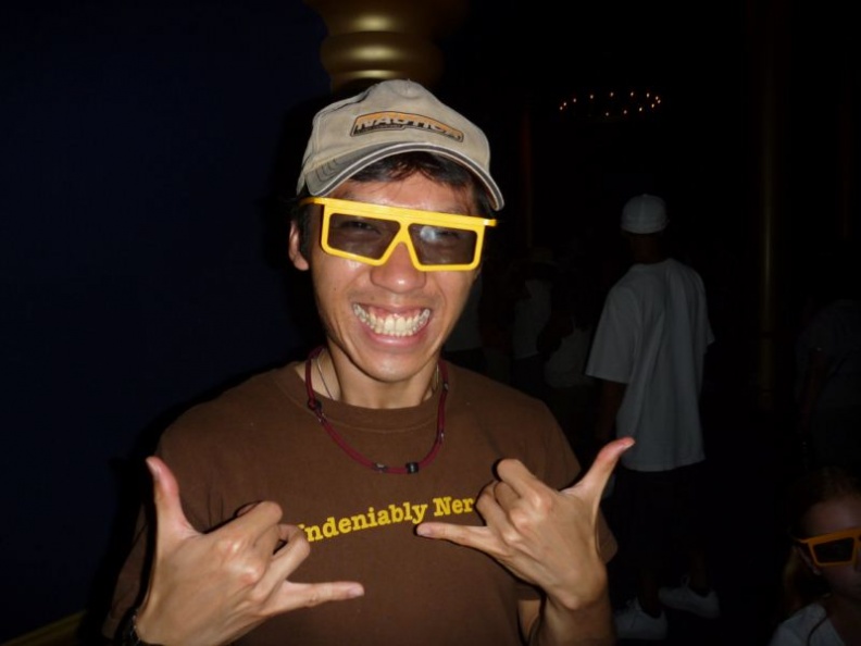 omg omg 3D glasses!