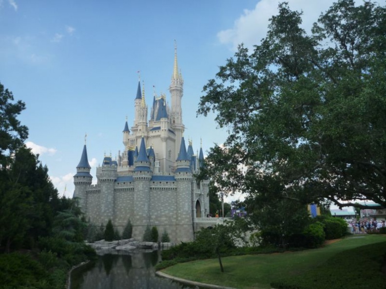 disney_magic_kingdom_200.jpg