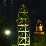 Top thrill Dragster synced traffic lights at night
