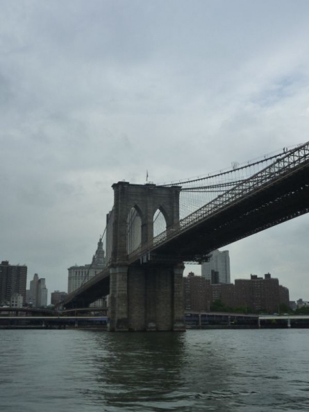 Crossing under the Brooklyn bridge