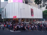 H&amp;M crowds in Singapore