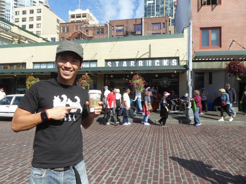 seattle_pikes_place_starbucks_22.jpg