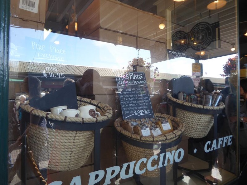 seattle_pikes_place_starbucks_06.jpg