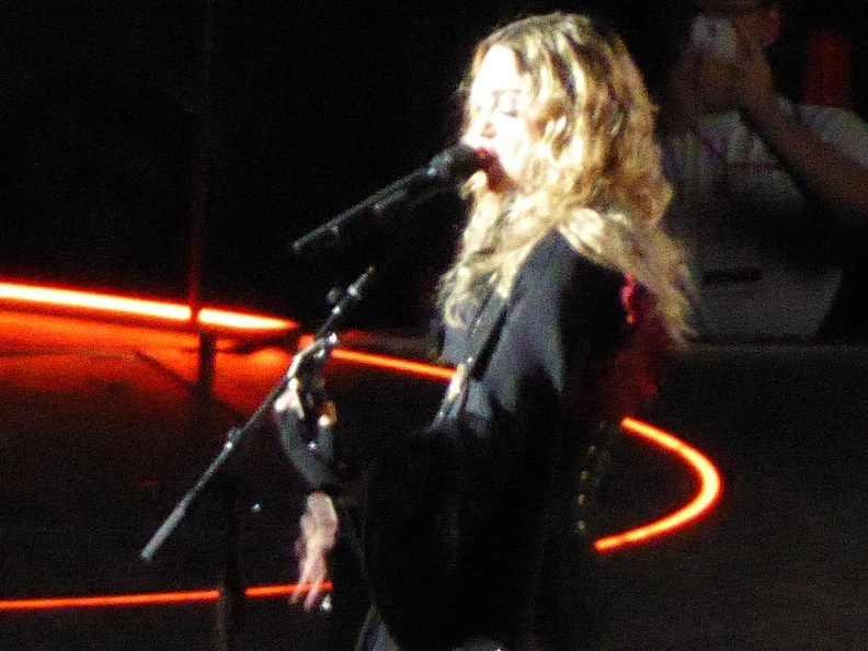 madonna_rebel_heart_sg_16_18.jpg