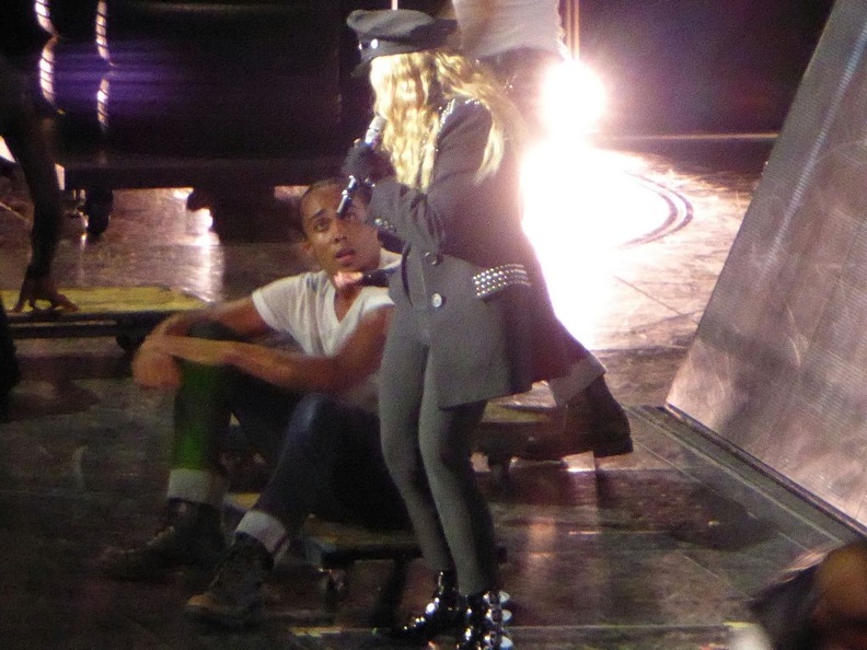 madonna_rebel_heart_sg_16_19.jpg