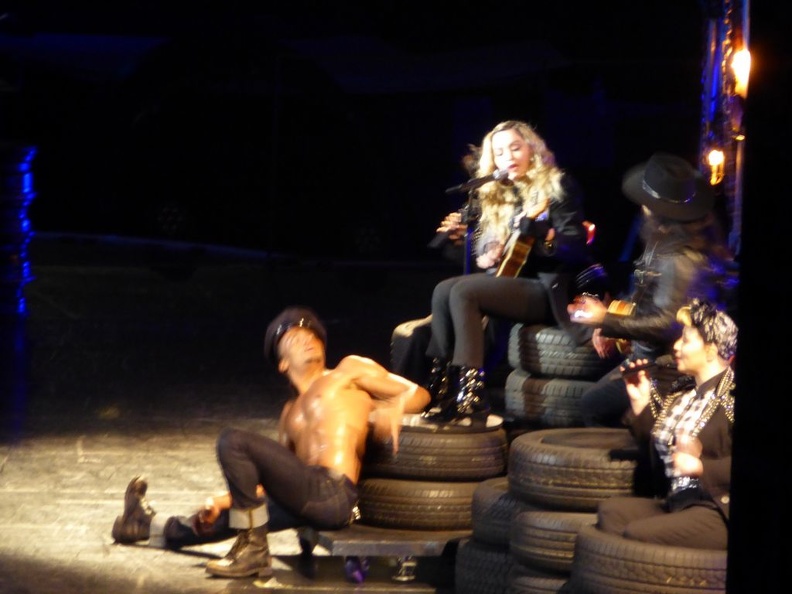 madonna_rebel_heart_sg_16_21.jpg