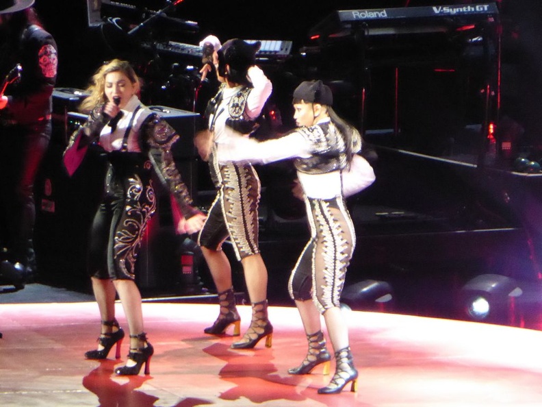 madonna_rebel_heart_sg_16_04.jpg