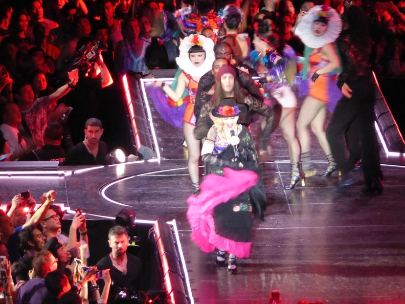 madonna_rebel_heart_sg_16_06.jpg