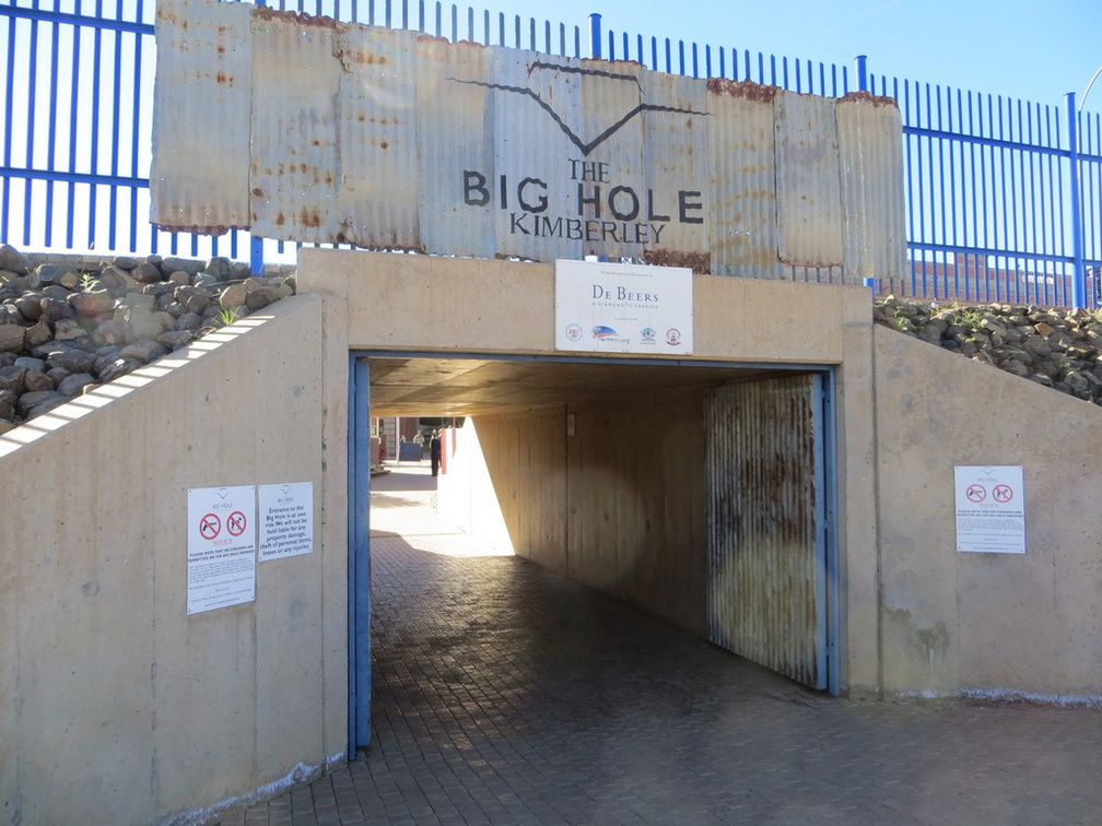 big-hole-debeers-diamond-kimberley-001