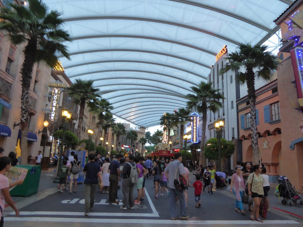 universal-sg-night-020