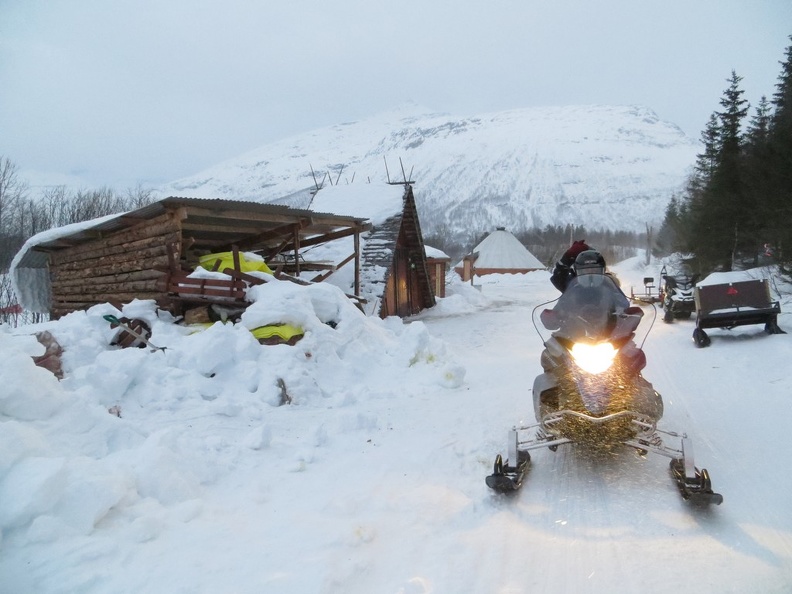 norway-tromso-snowmobiling-011.jpg