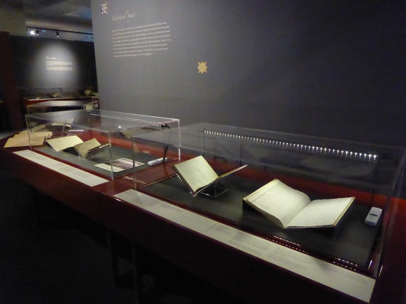 tales-malay-manuscripts-books-nlb-021.jpg