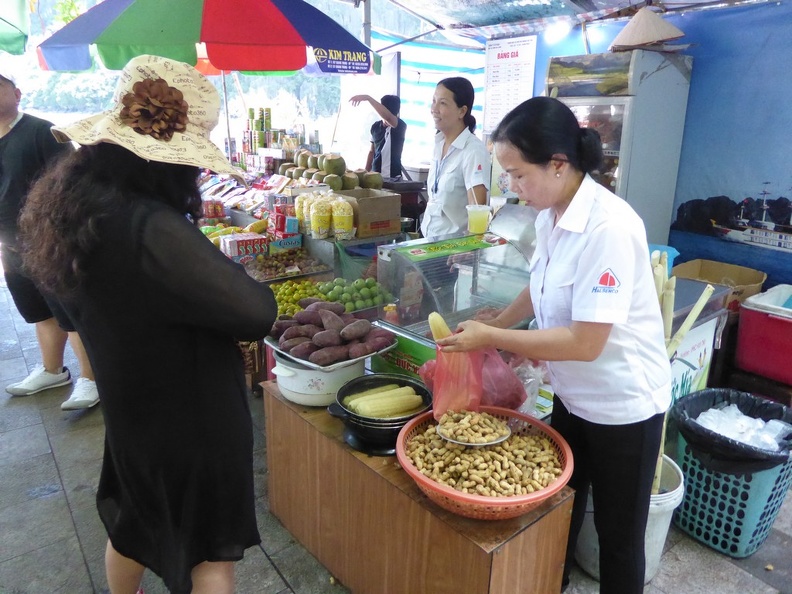 vietnam-ha-long-bay-2017-089.jpg