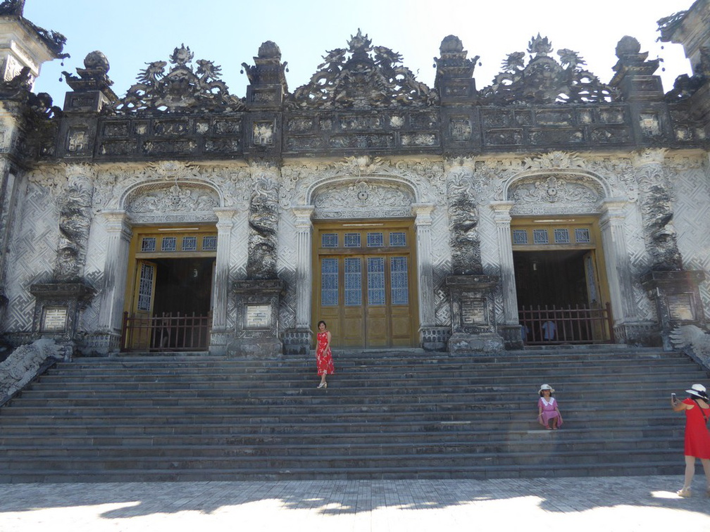 vietnam-khai-dinh-king-tomb-025