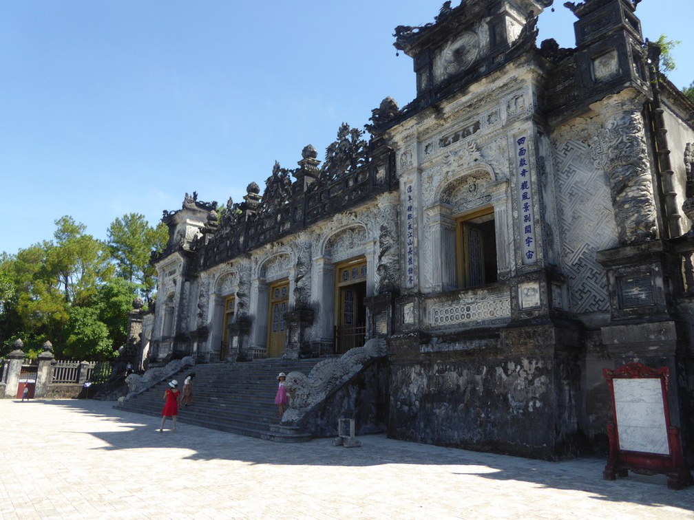 vietnam-khai-dinh-king-tomb-026