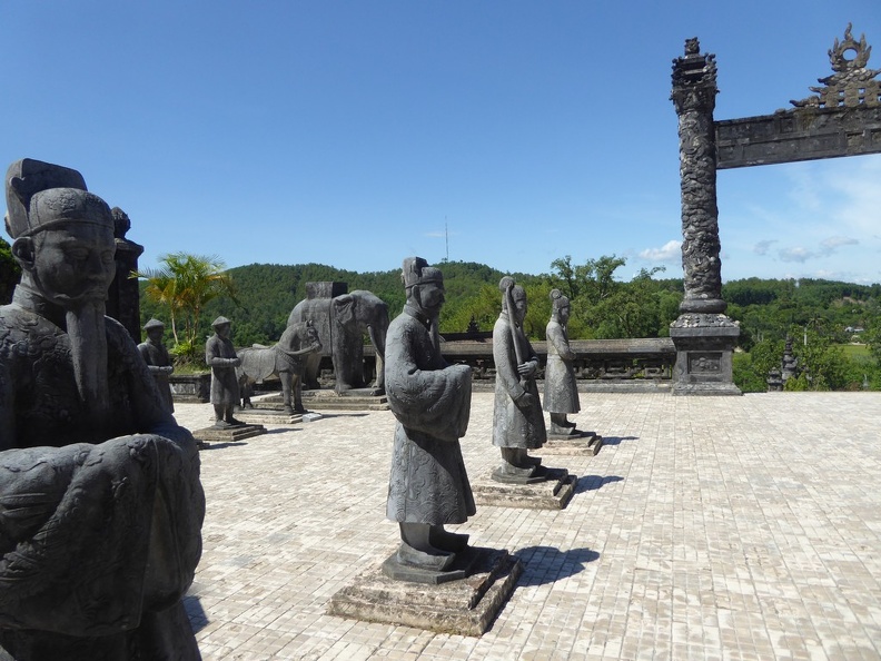 vietnam-khai-dinh-king-tomb-040