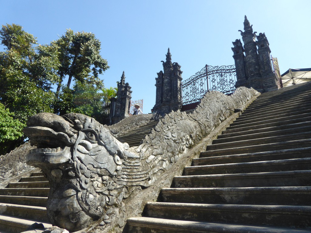 vietnam-khai-dinh-king-tomb-002