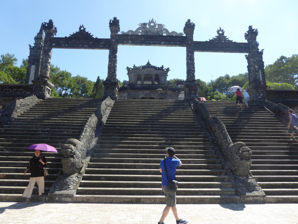 vietnam-khai-dinh-king-tomb-005