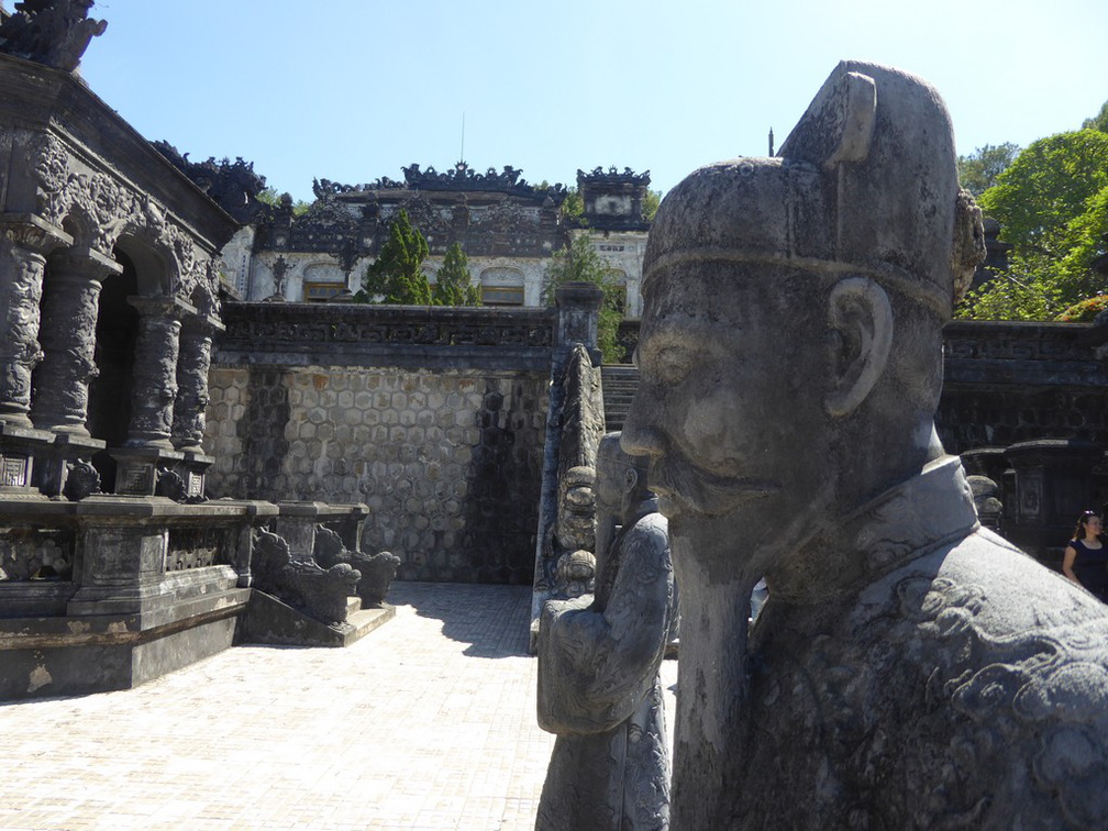 vietnam-khai-dinh-king-tomb-010