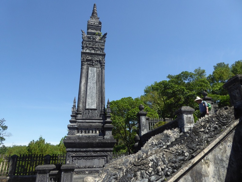 vietnam-khai-dinh-king-tomb-016.jpg