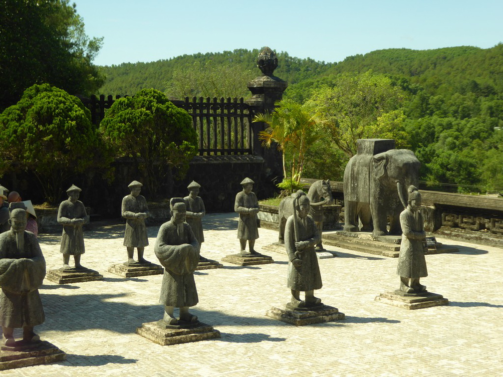 vietnam-khai-dinh-king-tomb-018