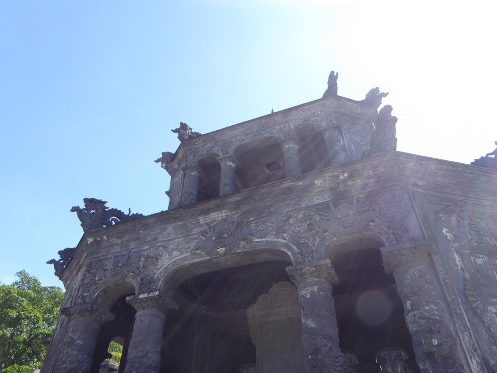 vietnam-khai-dinh-king-tomb-019