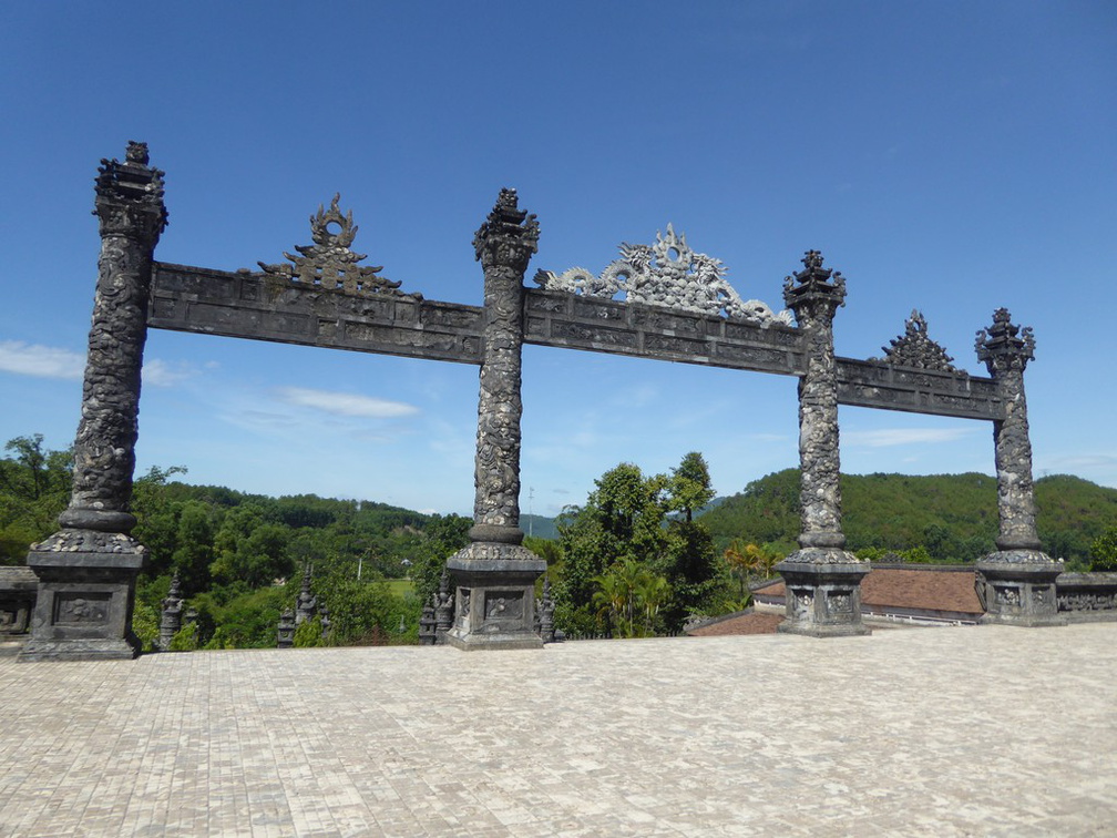 vietnam-khai-dinh-king-tomb-020