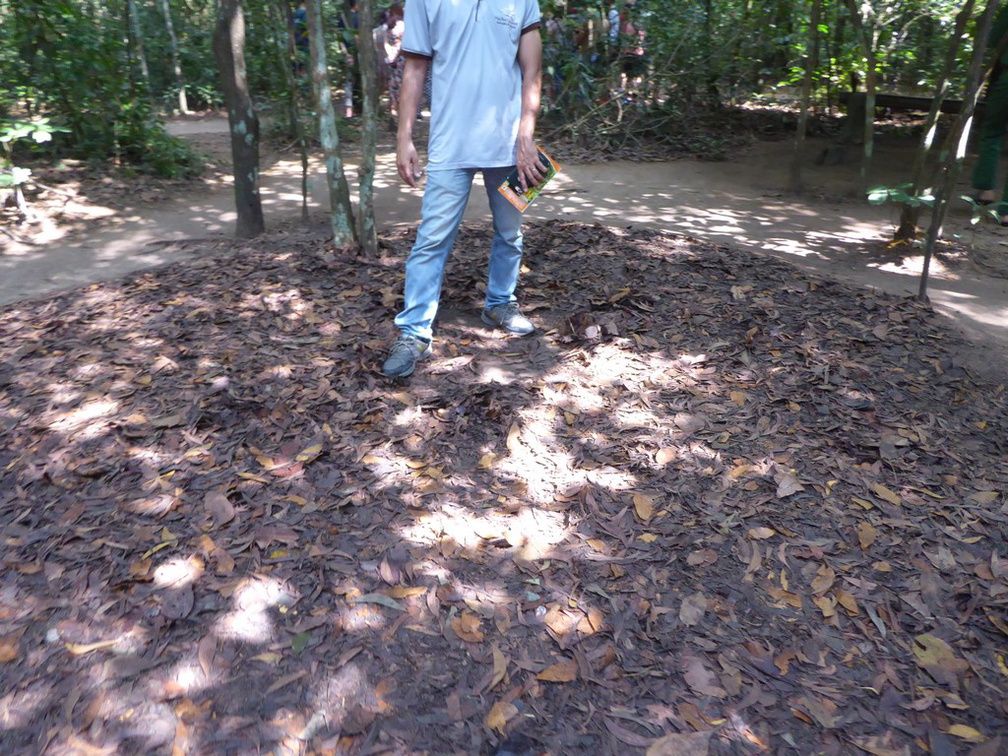 cu-chi-tunnels-vietnam-015