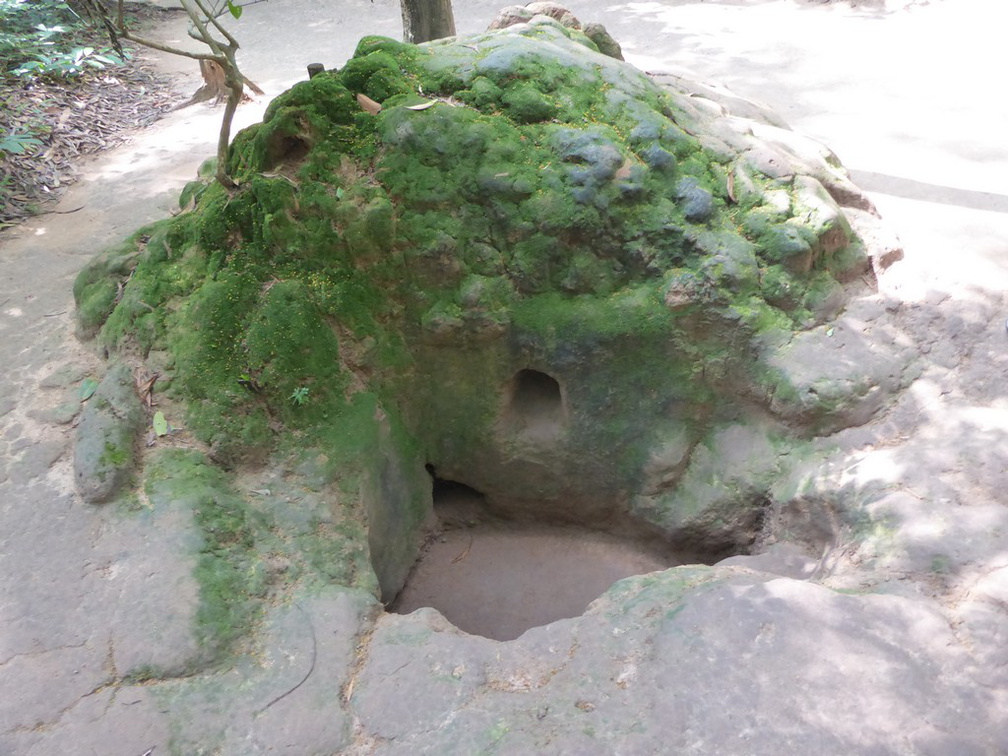 cu-chi-tunnels-vietnam-016