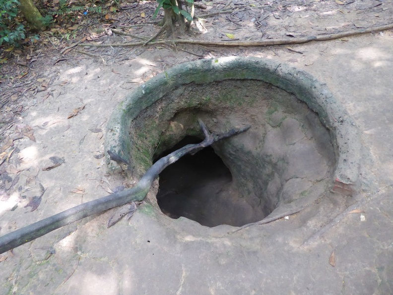 cu-chi-tunnels-vietnam-021.jpg