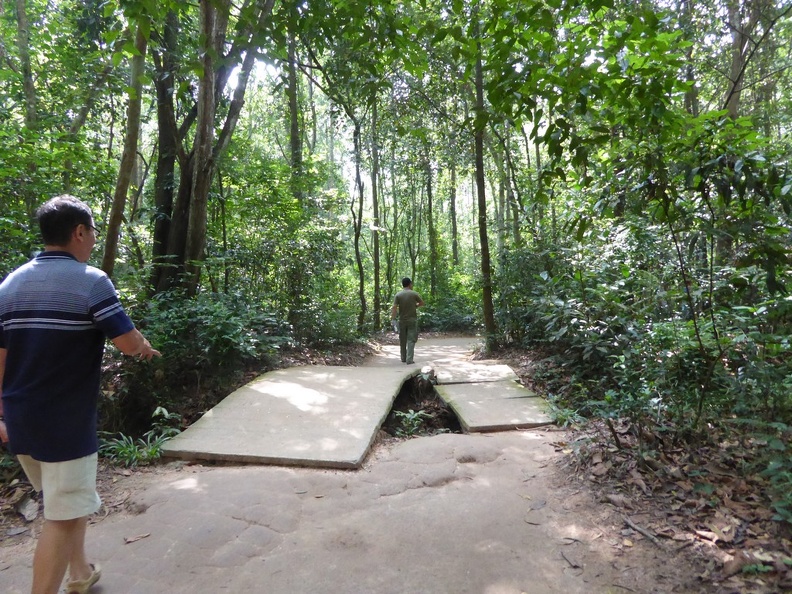 cu-chi-tunnels-vietnam-033