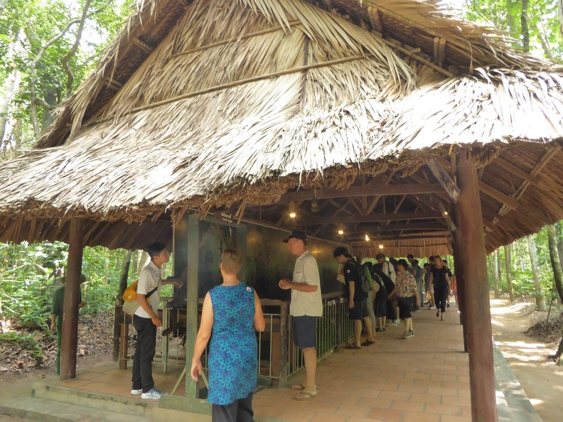 cu-chi-tunnels-vietnam-041