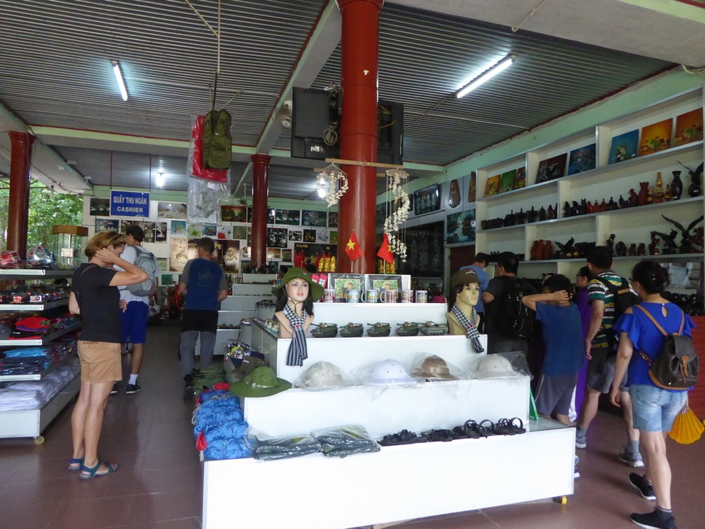 cu-chi-tunnels-vietnam-053
