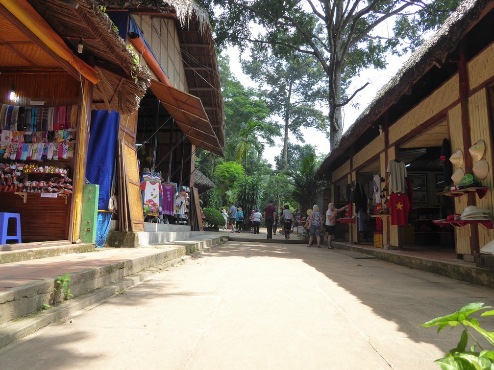 cu-chi-tunnels-vietnam-087