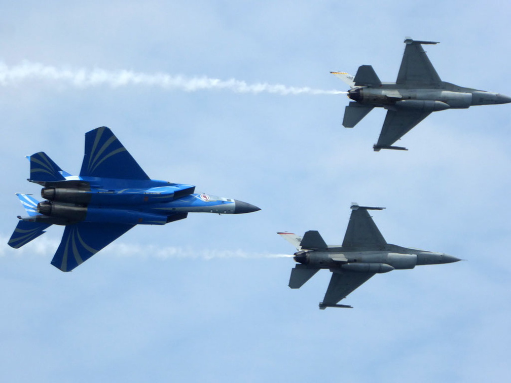 sg-airshow-rsaf50-sg50-trio