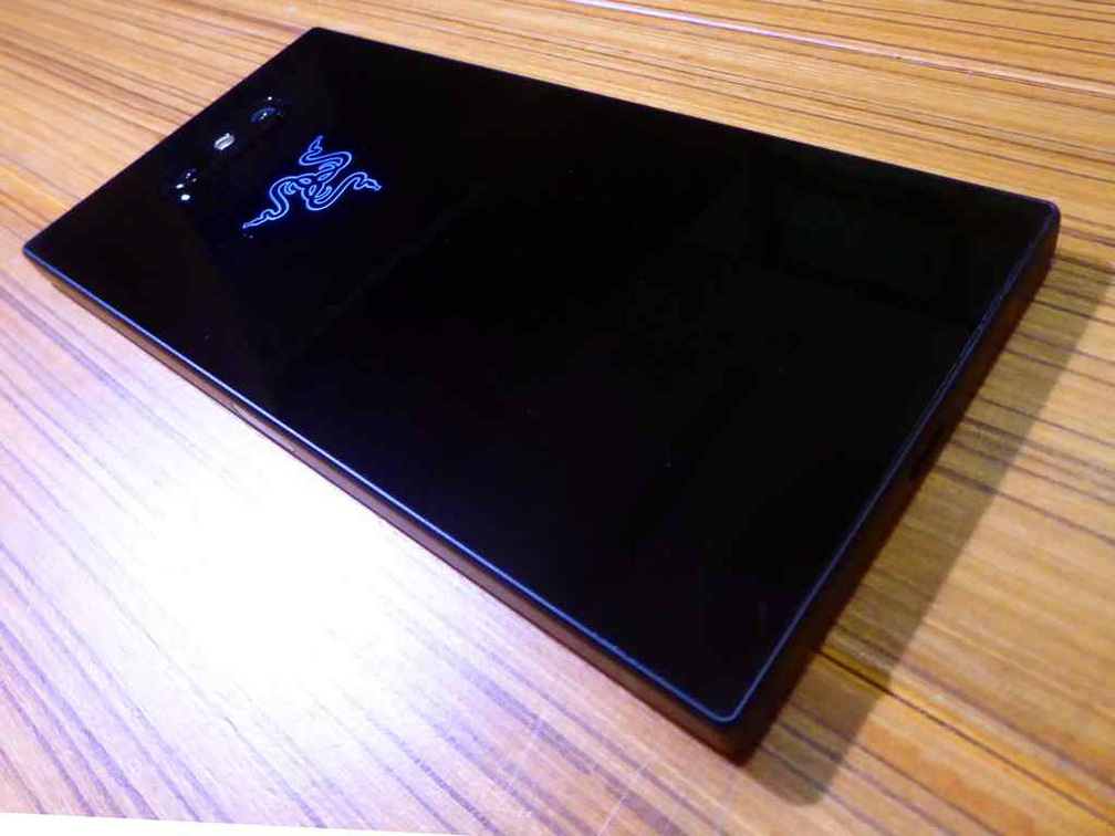 razer-phone-2-sg-03