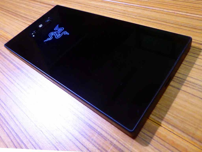 razer-phone-2-sg-03.jpg