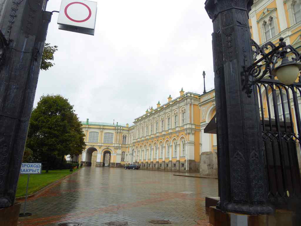 moscow-inner-kremlin-square-04